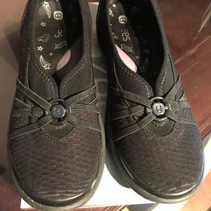 Bzees black mesh shoe